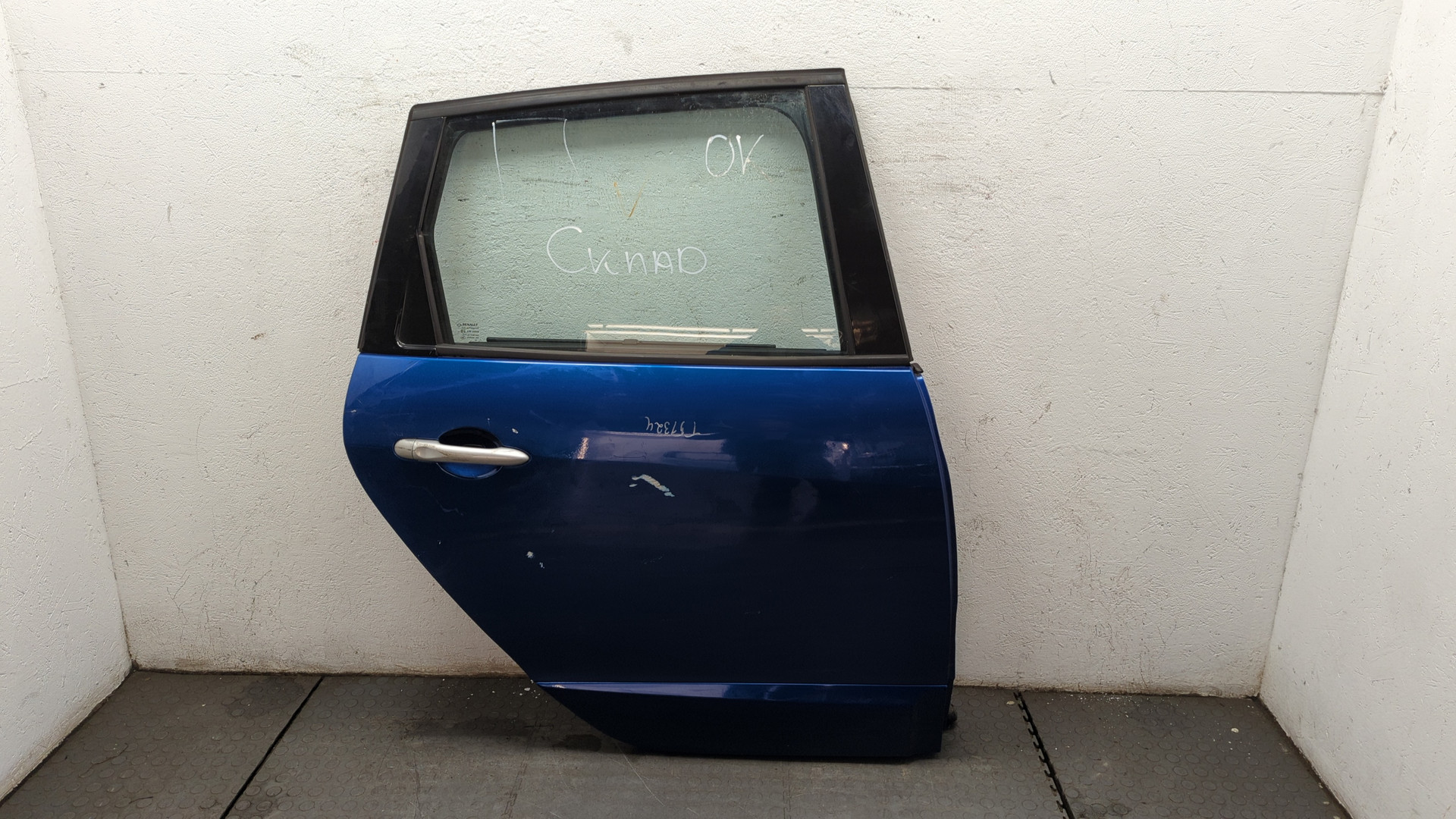 Дверь задняя правая