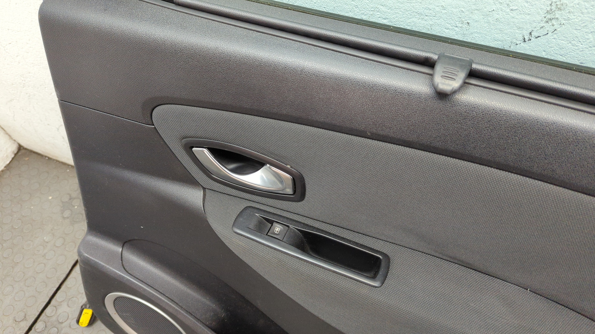 Дверь задняя правая