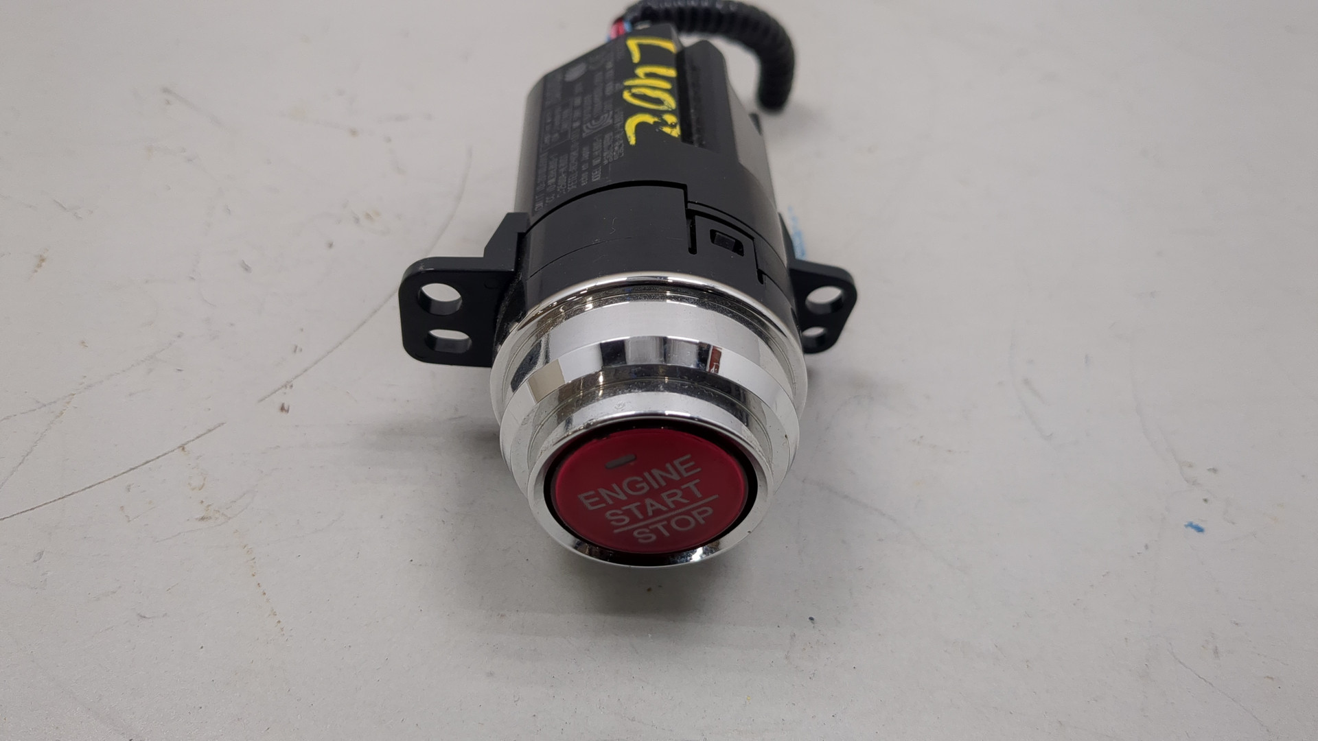 Кнопка запуска двигателя