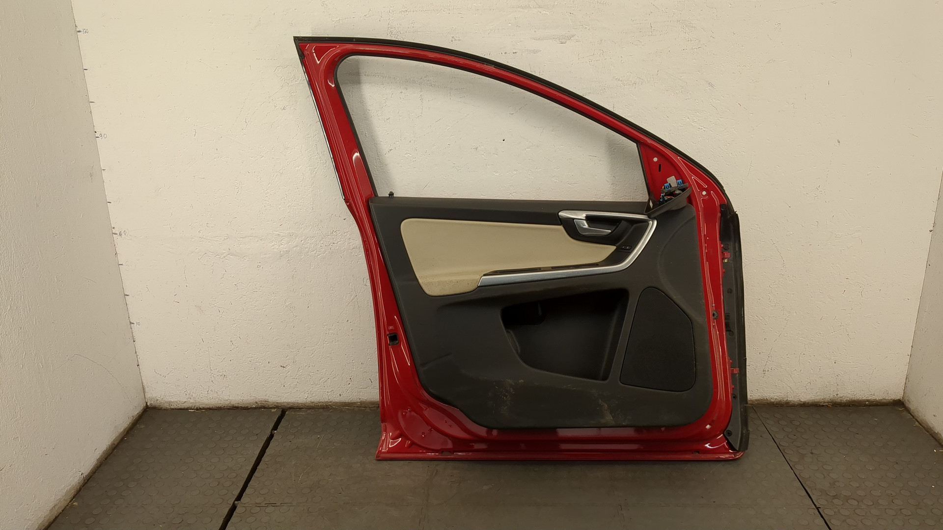 Дверь передняя левая