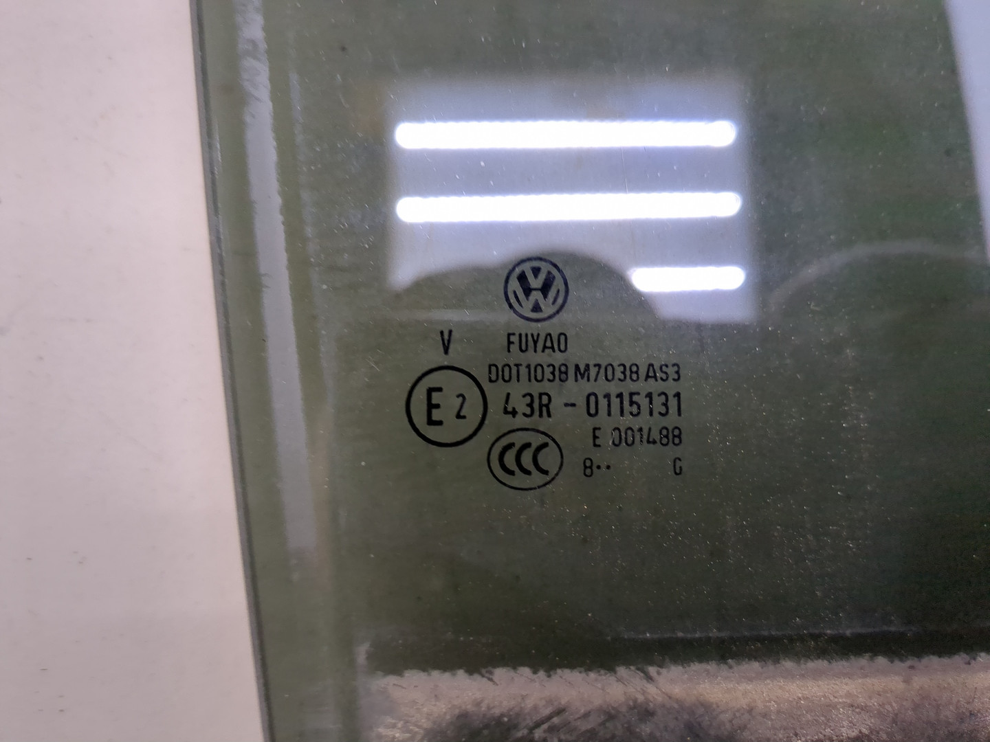 Стекло двери задней правой