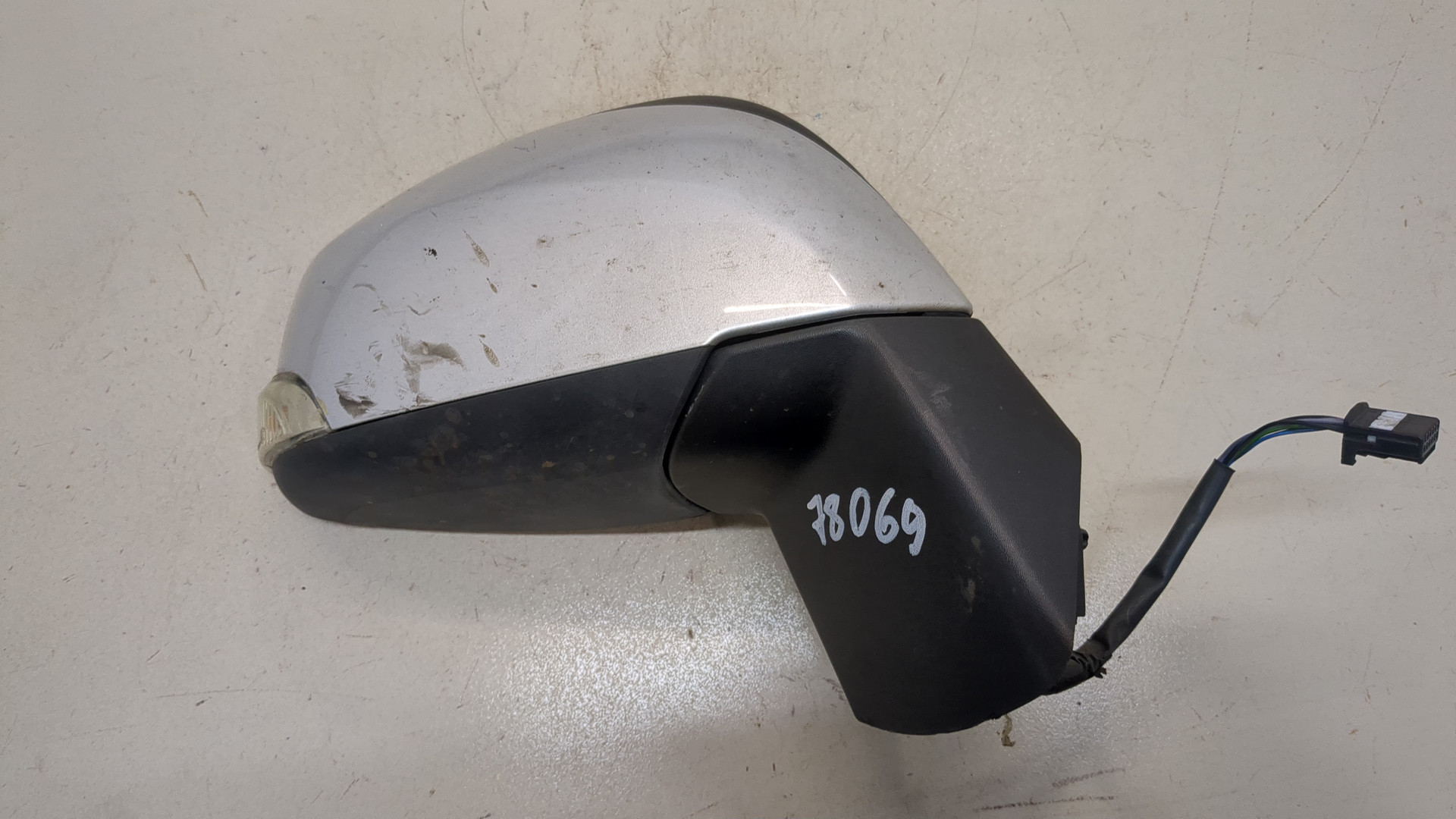 Зеркало правое электрическое