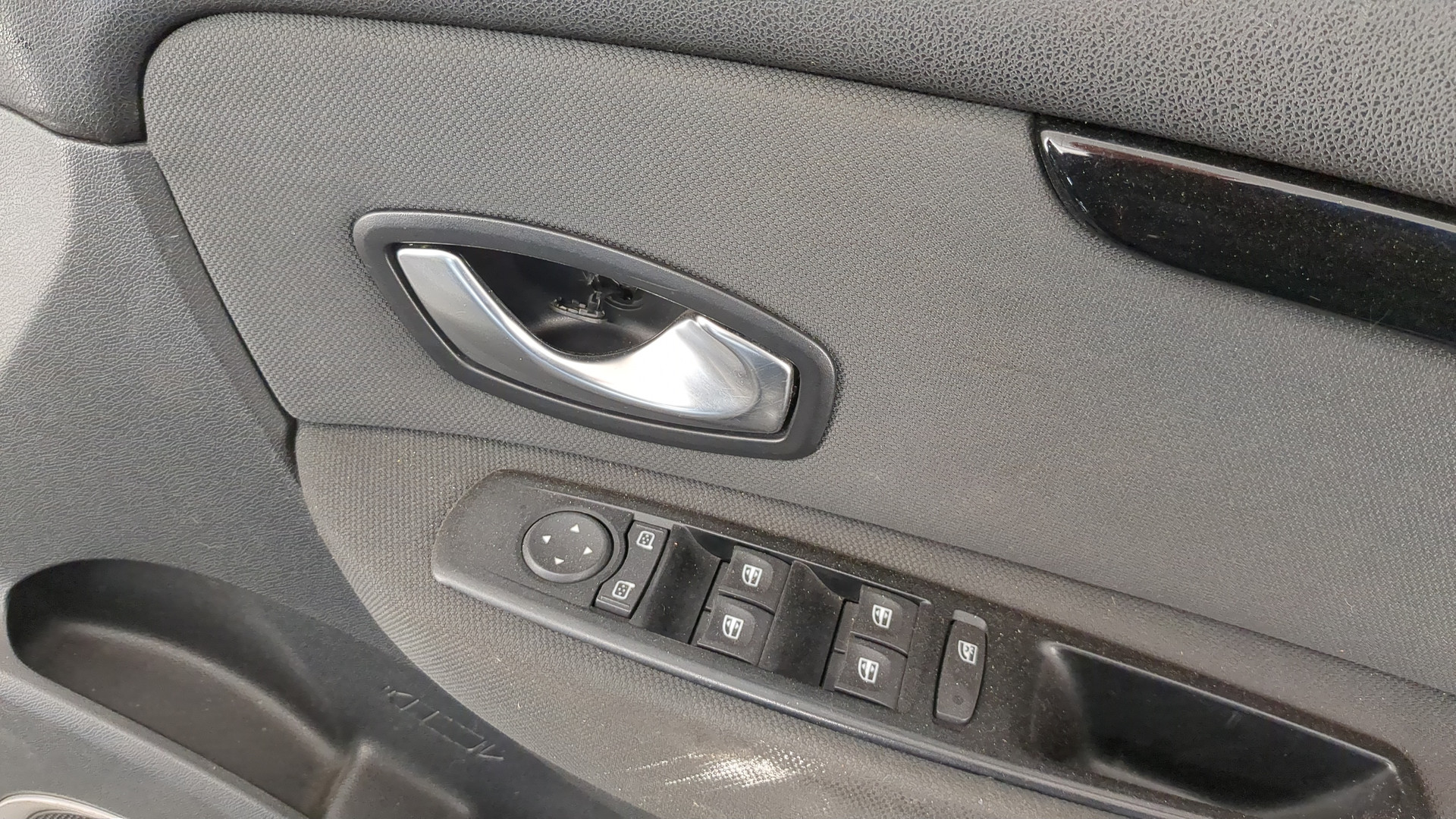 Дверь передняя правая