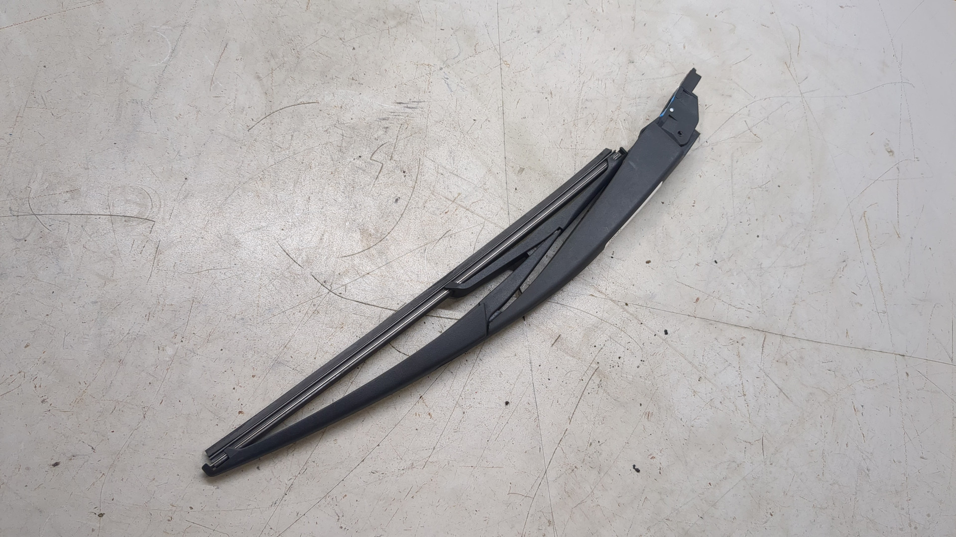 Поводок стеклоочистителя заднего