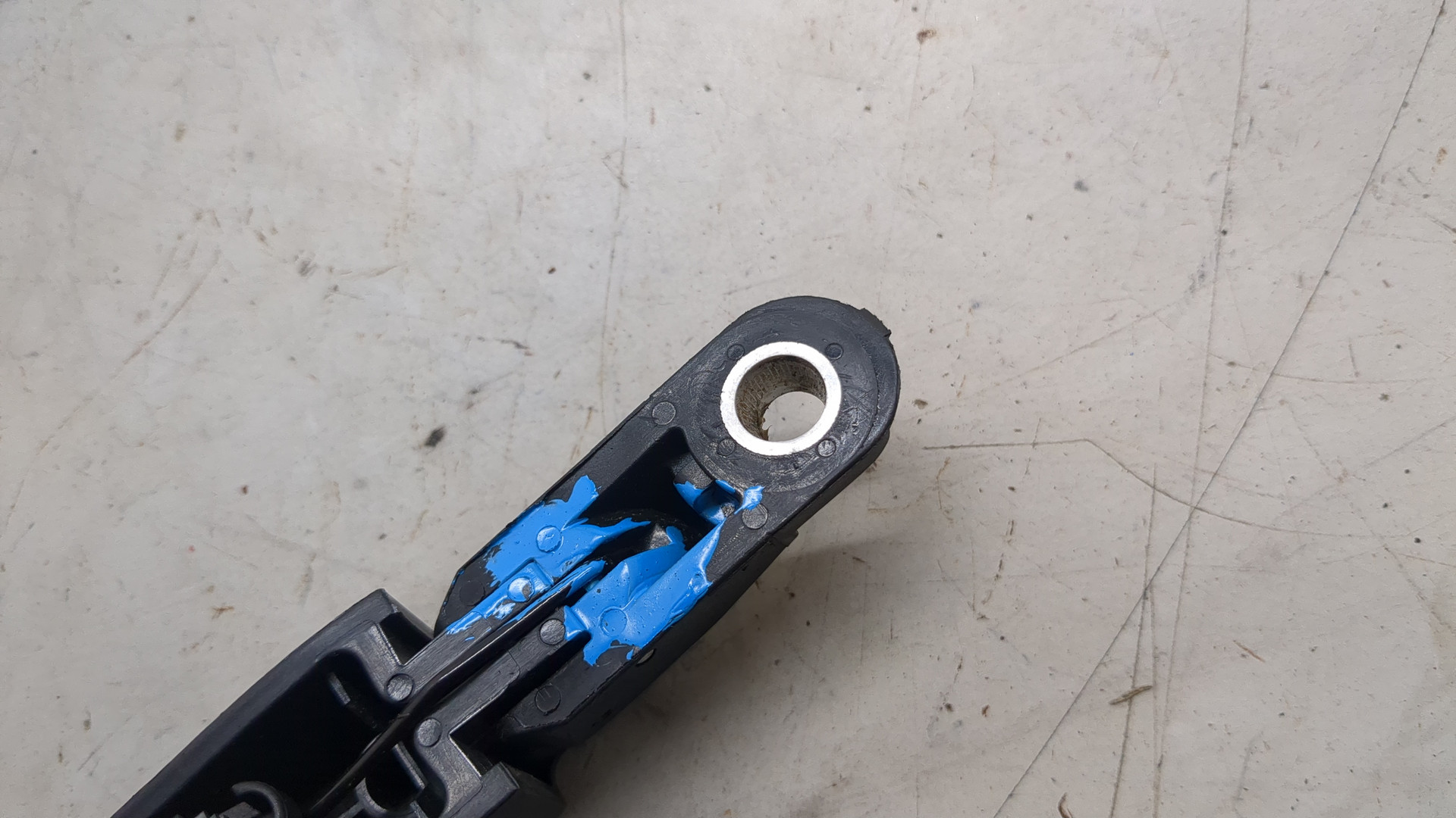 Поводок стеклоочистителя заднего