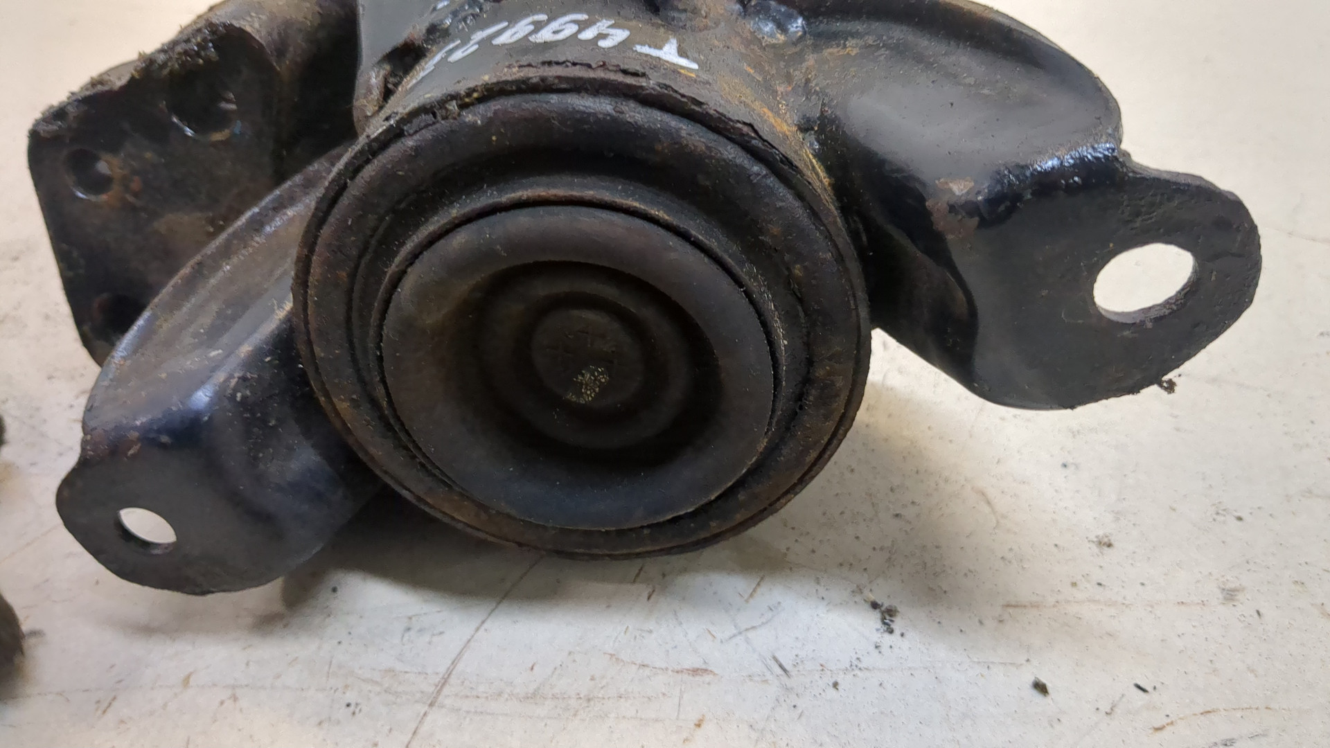 Опора двигателя