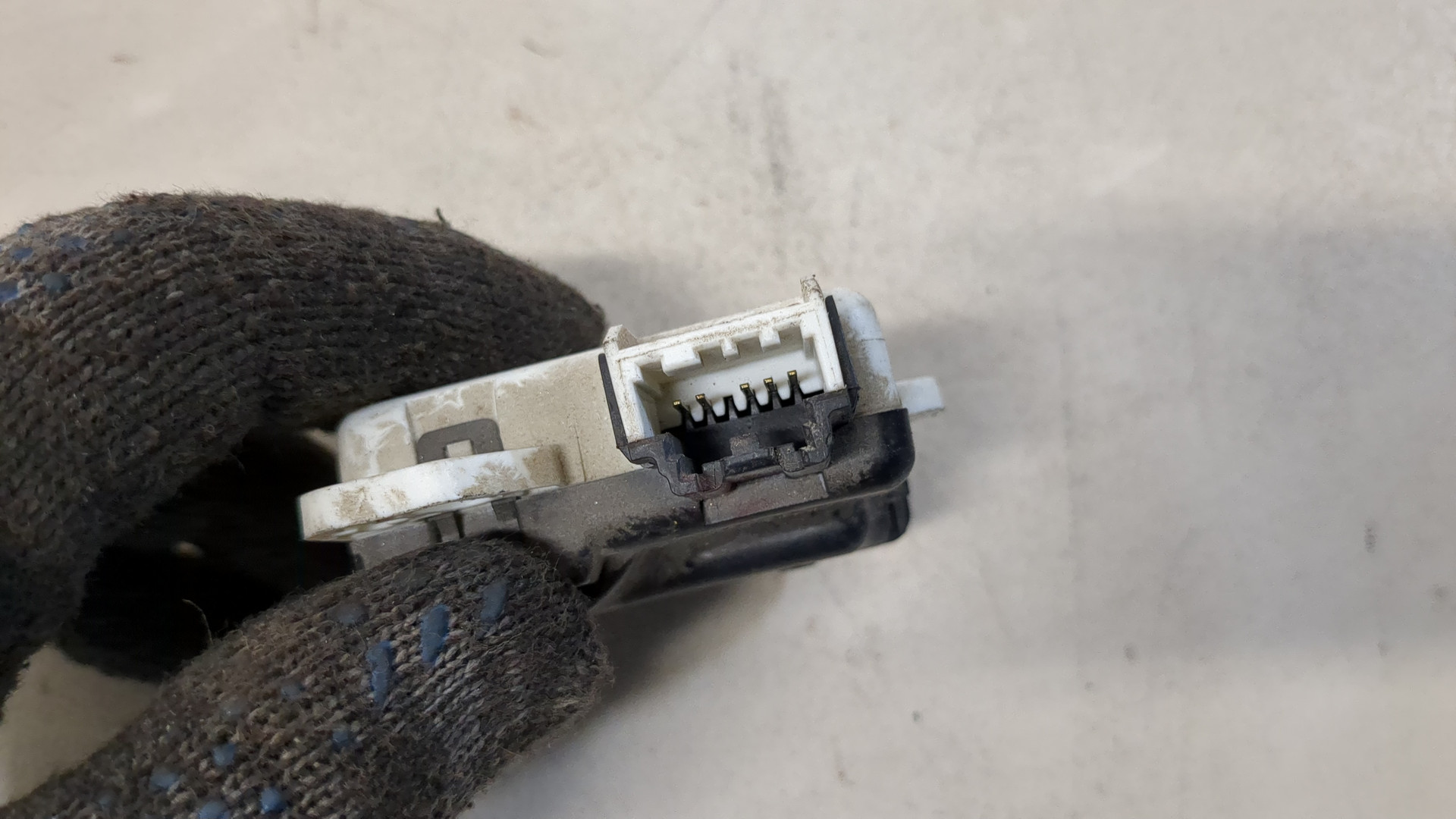 Моторчик заслонки печки