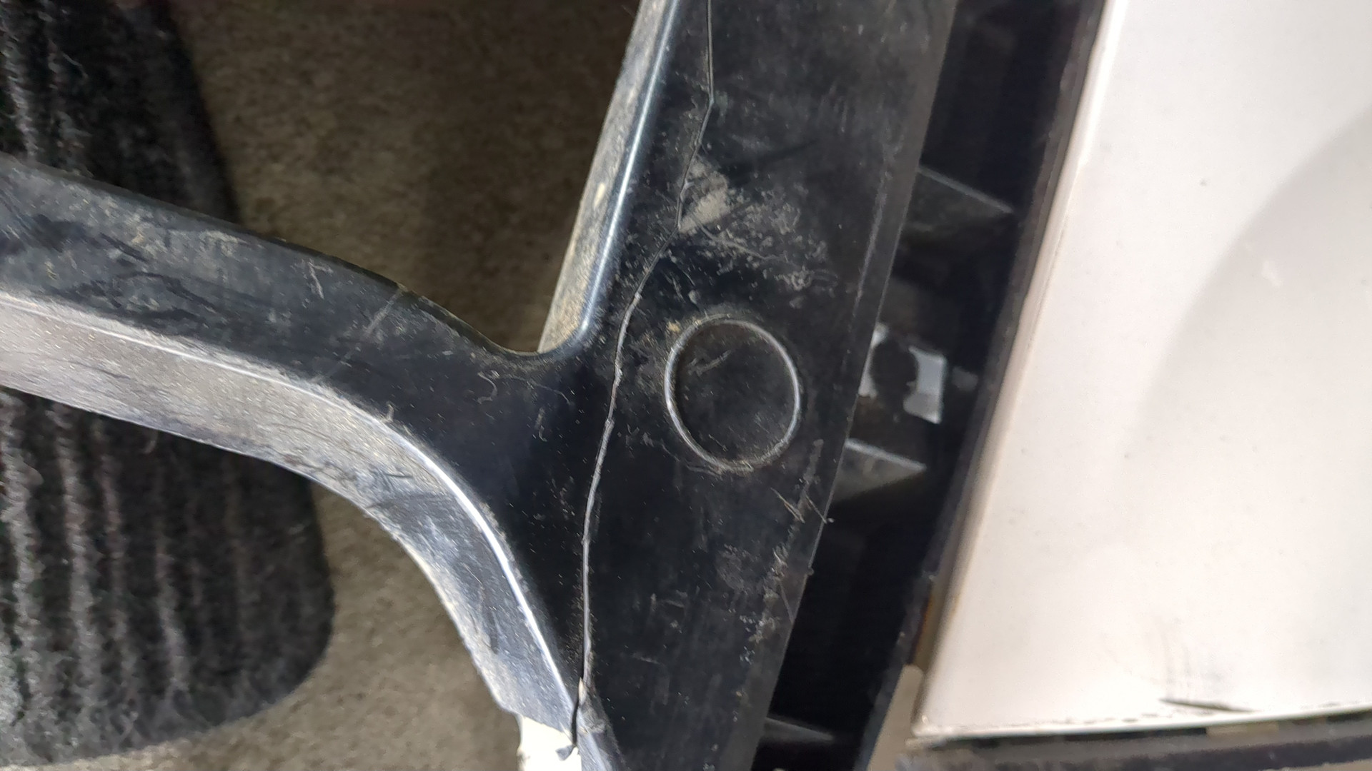 Крыло переднее правое