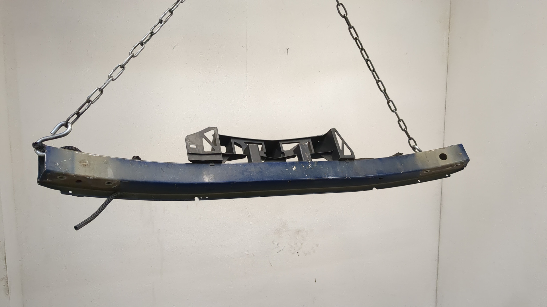 Усилитель переднего бампера