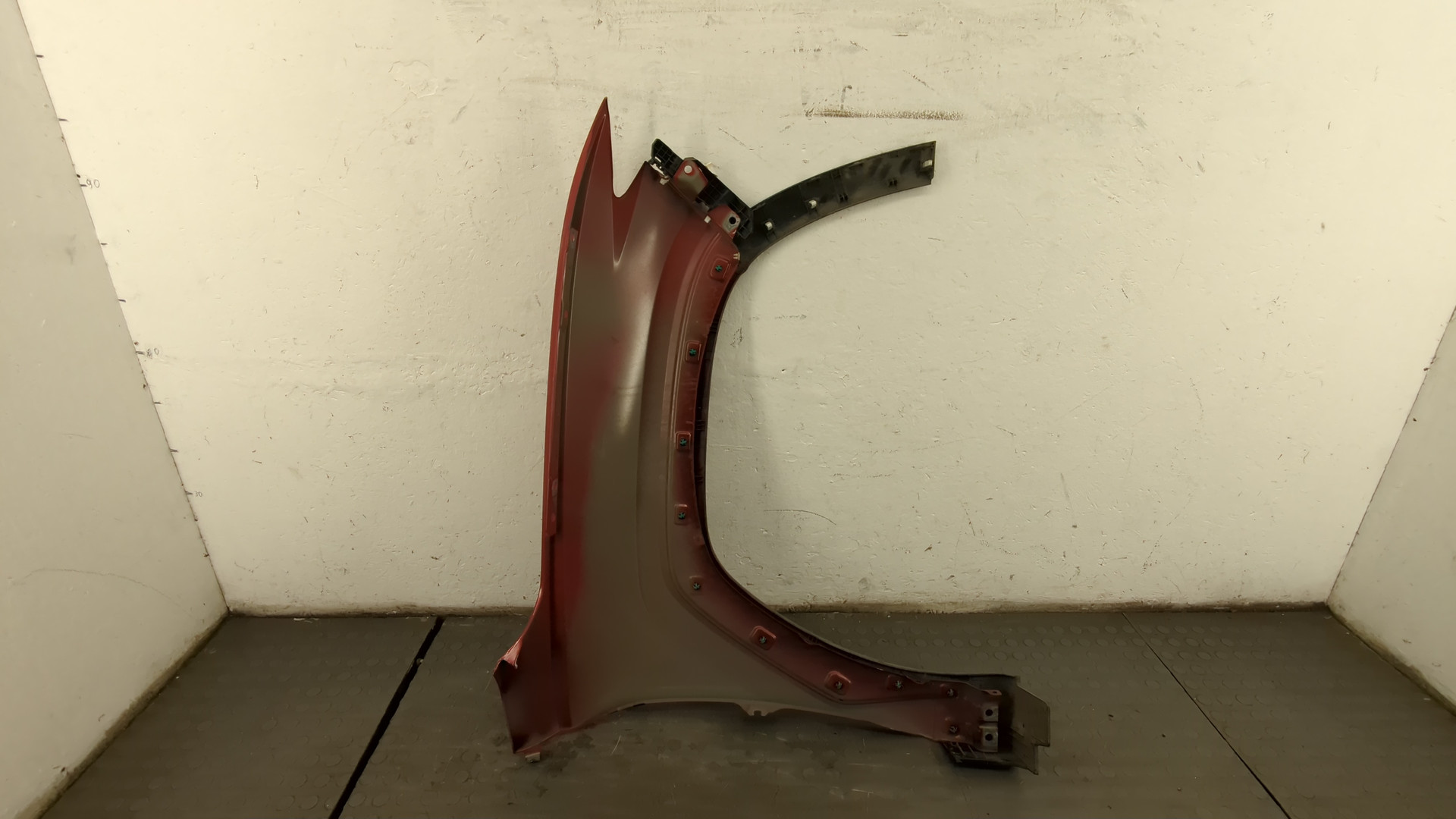 Крыло переднее левое