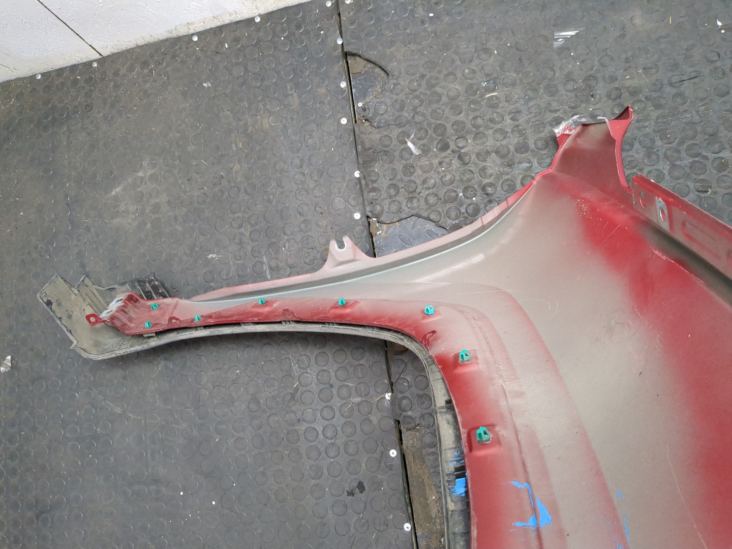 Крыло переднее левое