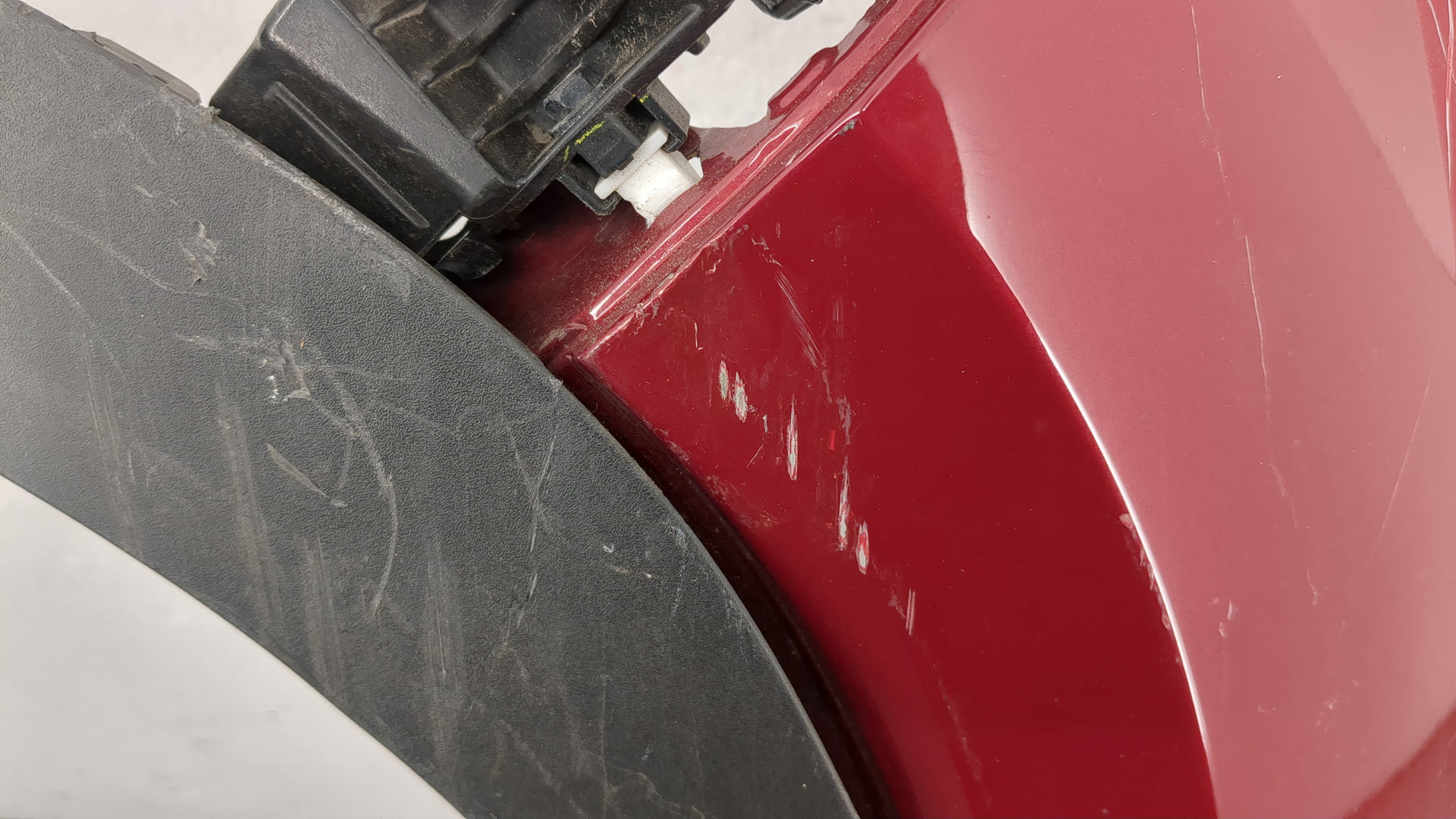 Крыло переднее левое