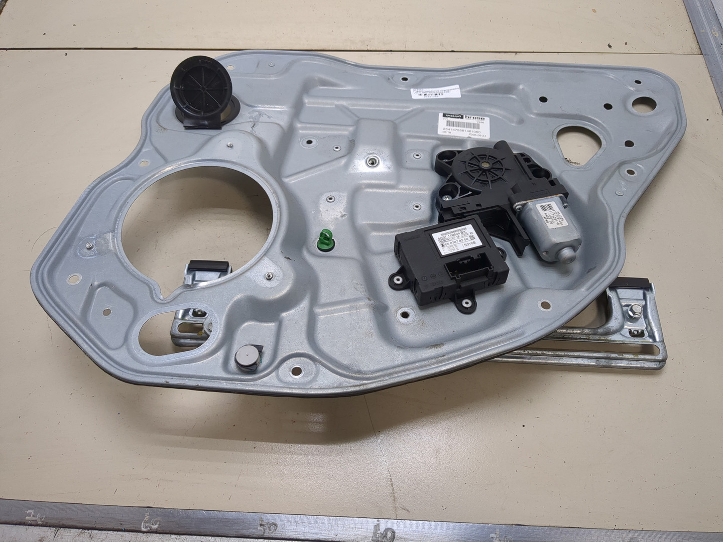 Стеклоподъемник электр. задний правый