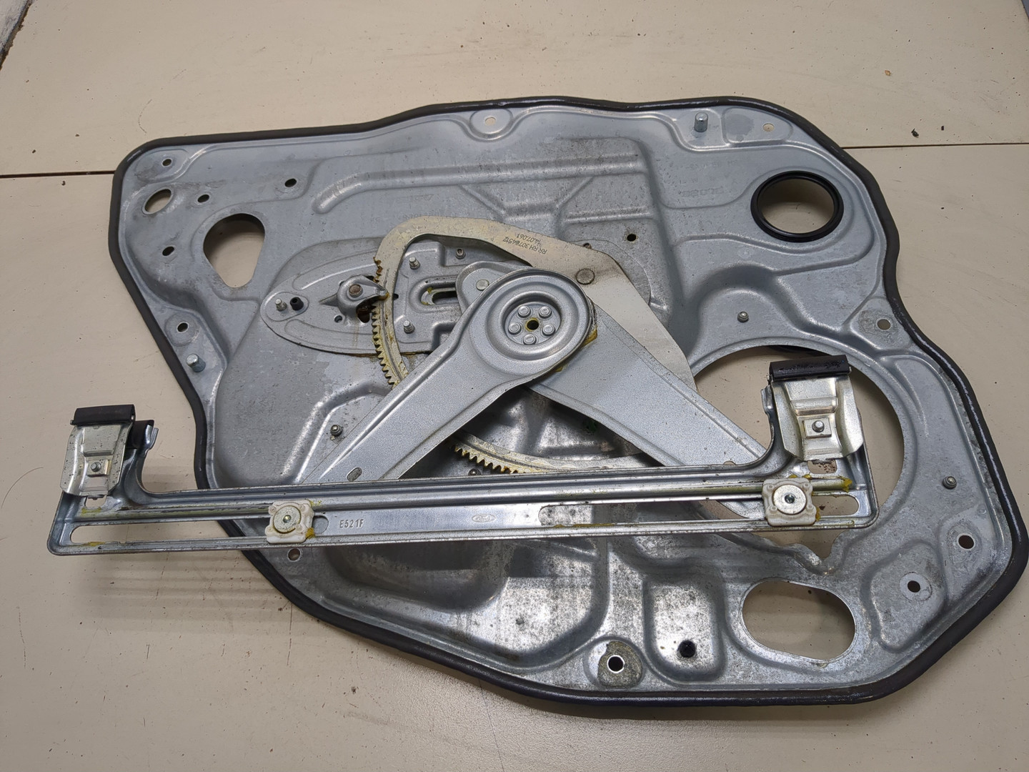 Стеклоподъемник электр. задний правый