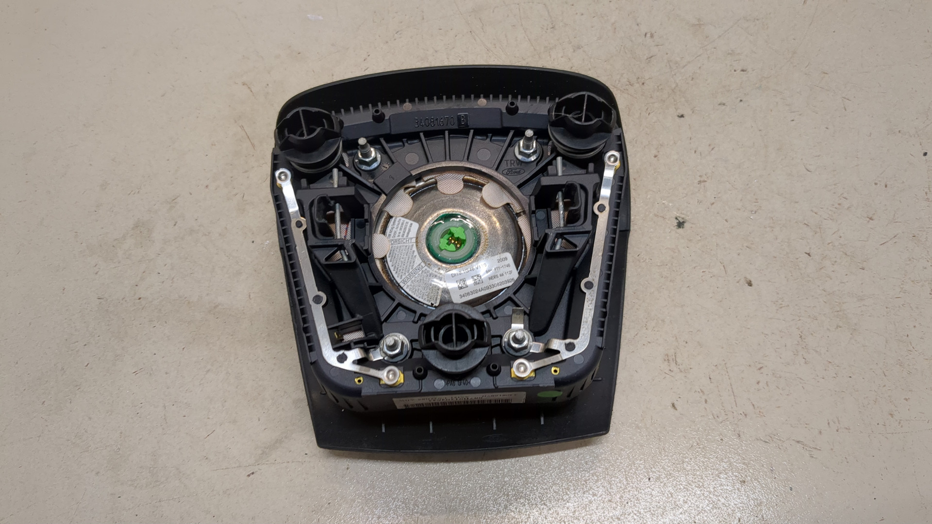 Подушка безопасности в рулевое колесо