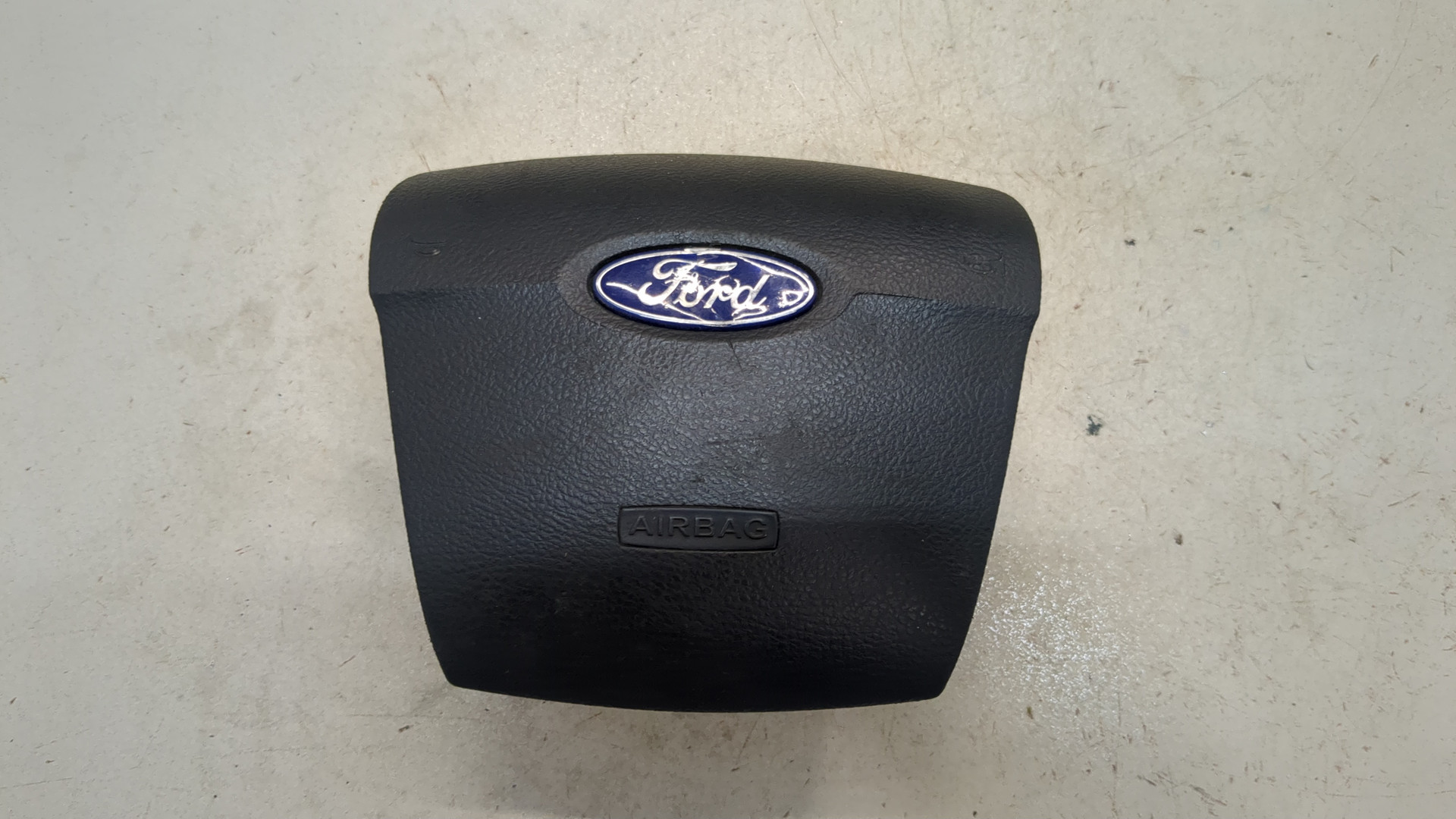 Подушка безопасности в рулевое колесо