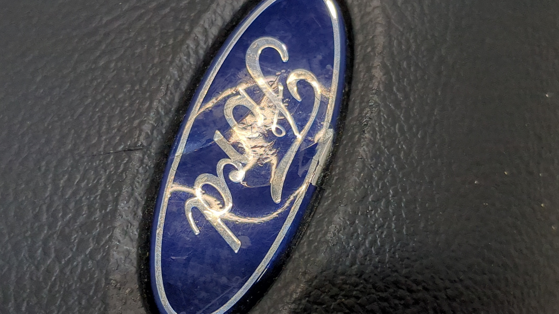 Подушка безопасности в рулевое колесо