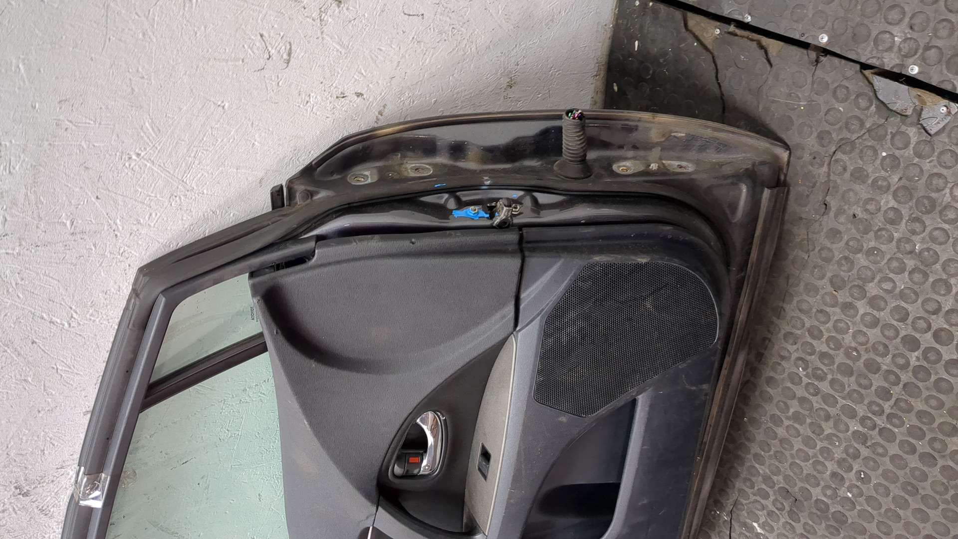 Дверь передняя левая