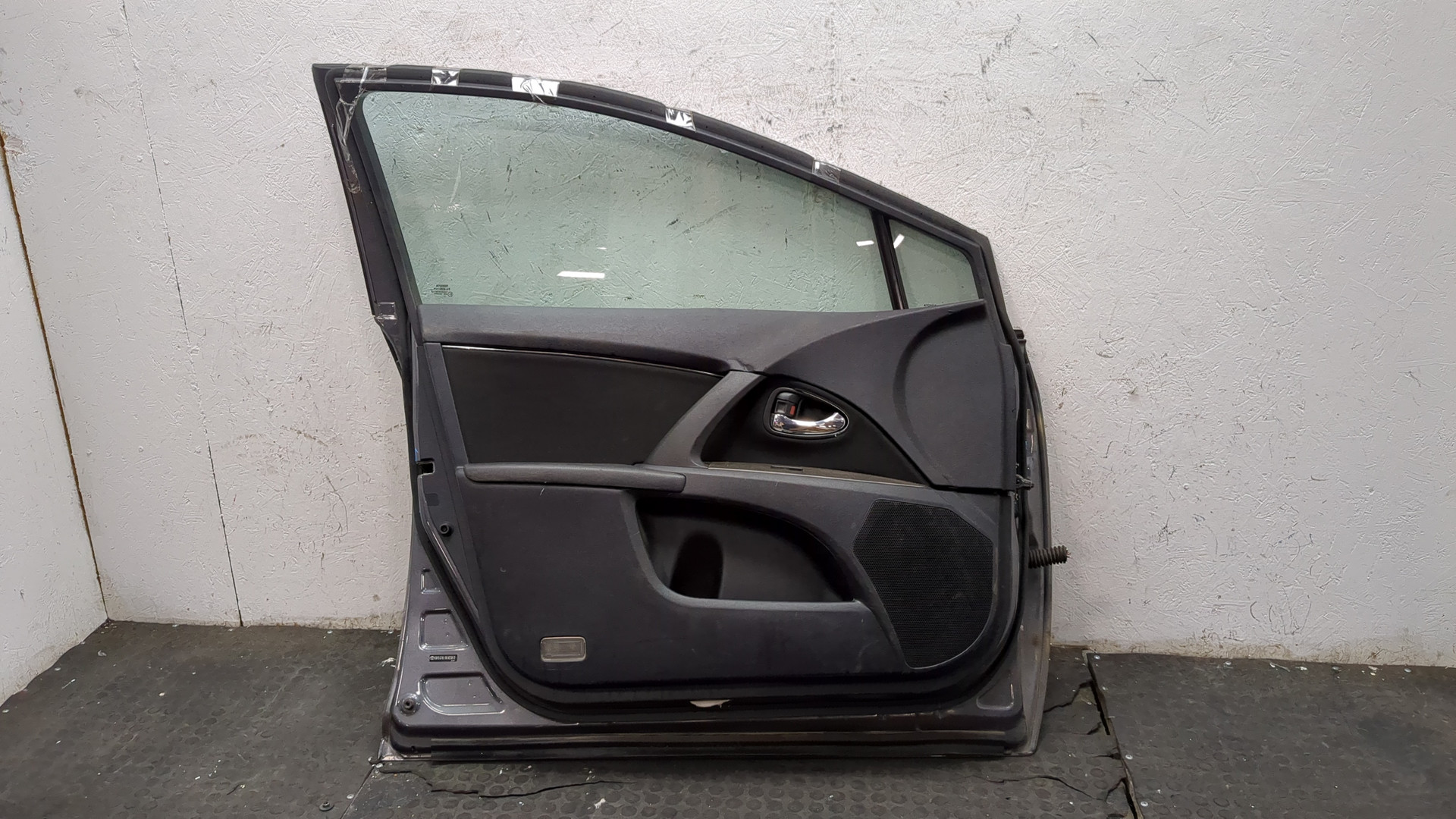 Дверь передняя левая