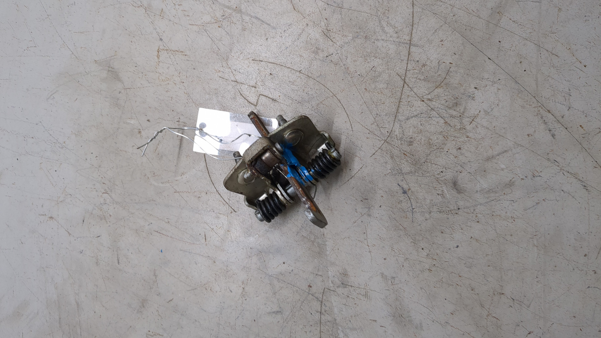 Ограничитель двери