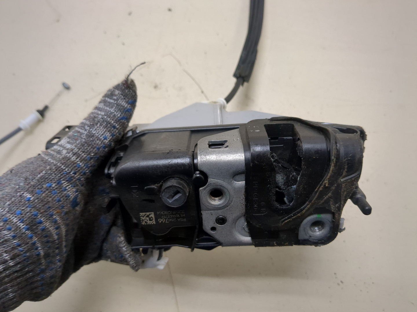 Замок двери задней правой