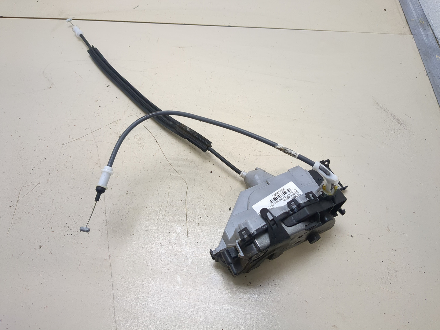 Замок двери задней правой