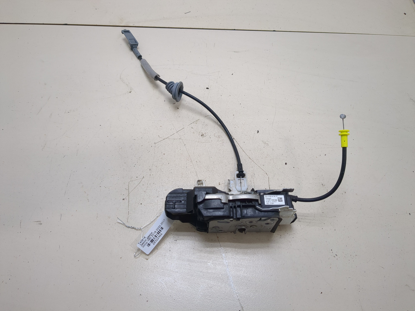 Замок двери задней левой