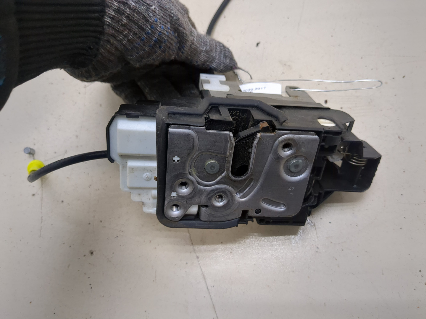 Замок двери задней левой