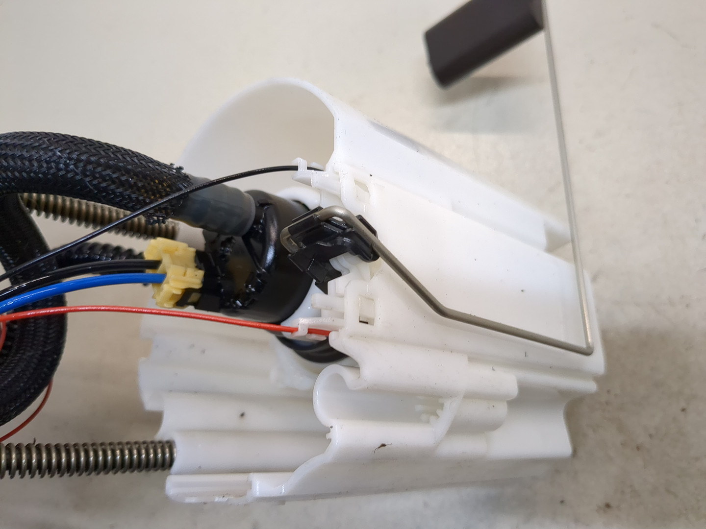 Насос топливный электрический