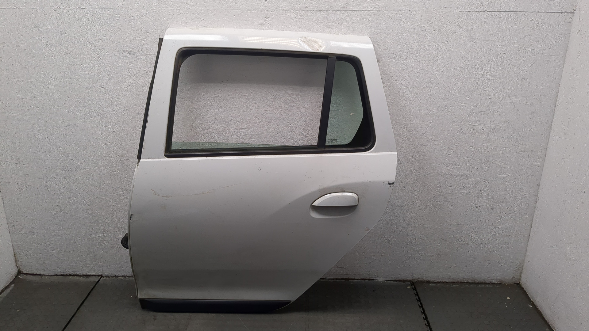 Дверь задняя левая