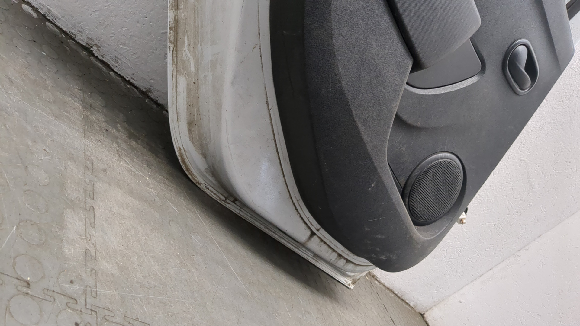 Дверь задняя левая