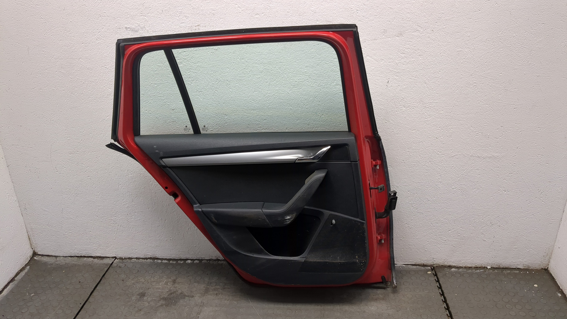 Дверь задняя левая