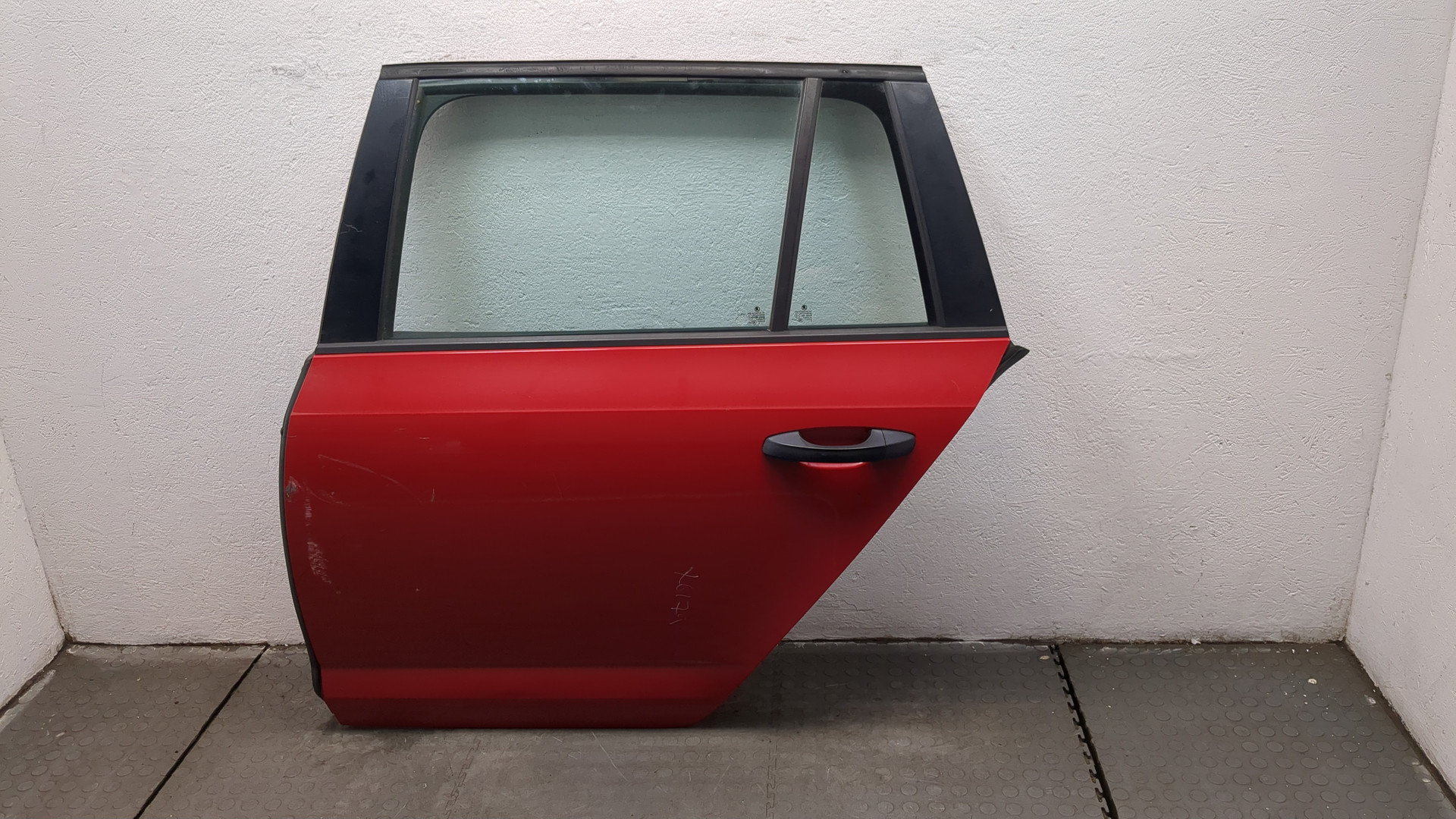 Дверь задняя левая