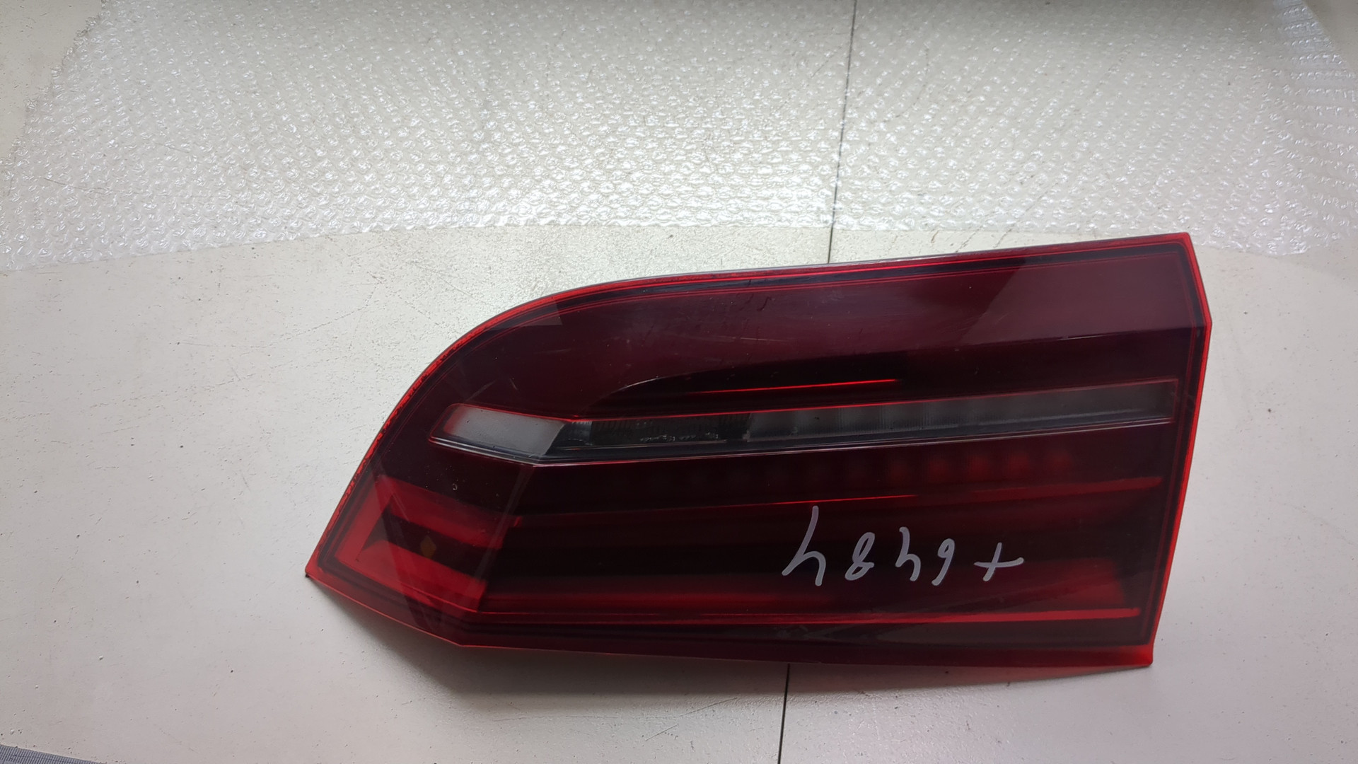 Фонарь задний внутренний левый