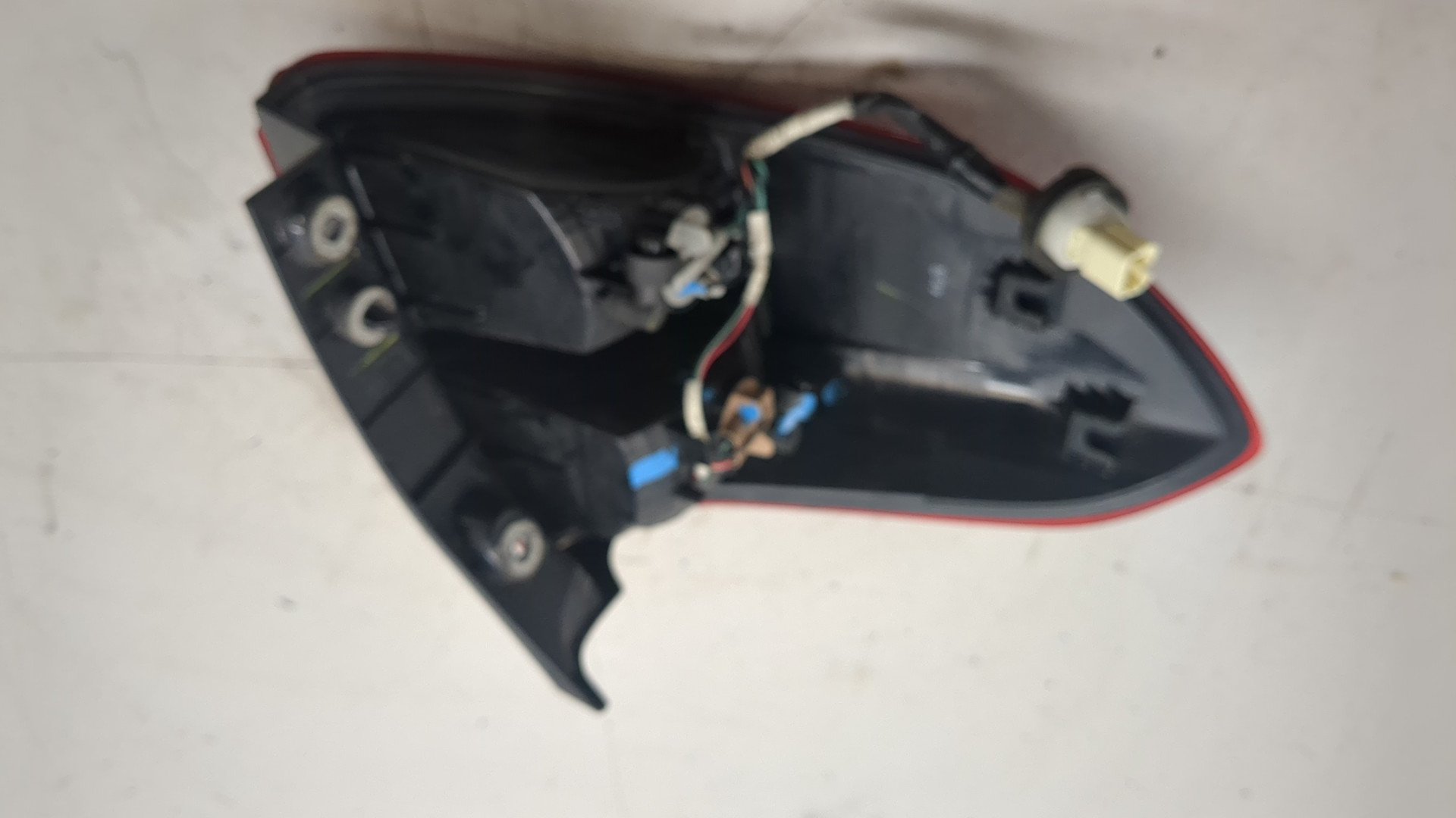 Фонарь задний правый