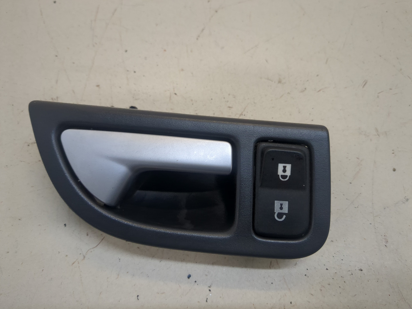 Ручка двери передней внутренняя правая