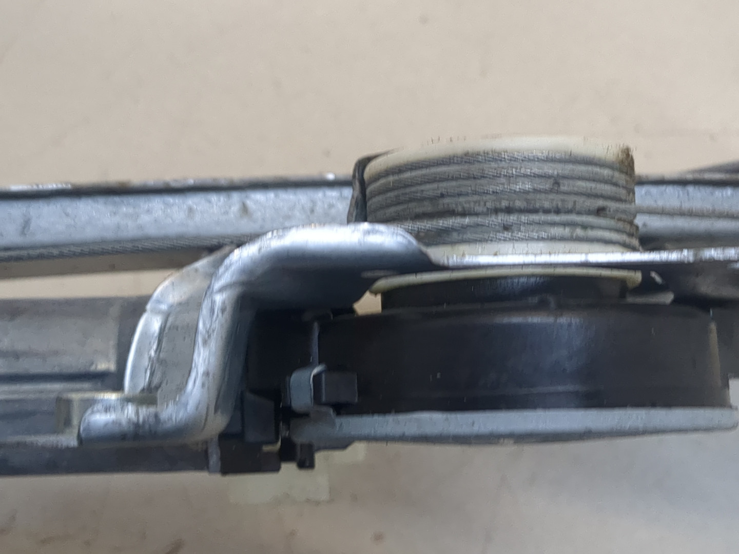 Стеклоподъемник электр. передний левый