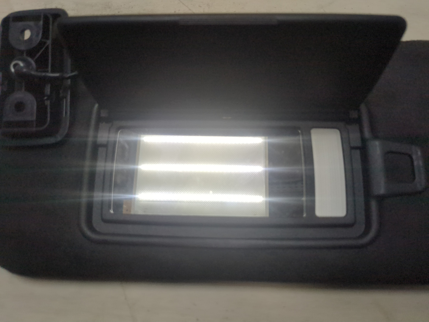 Козырек солнцезащитный