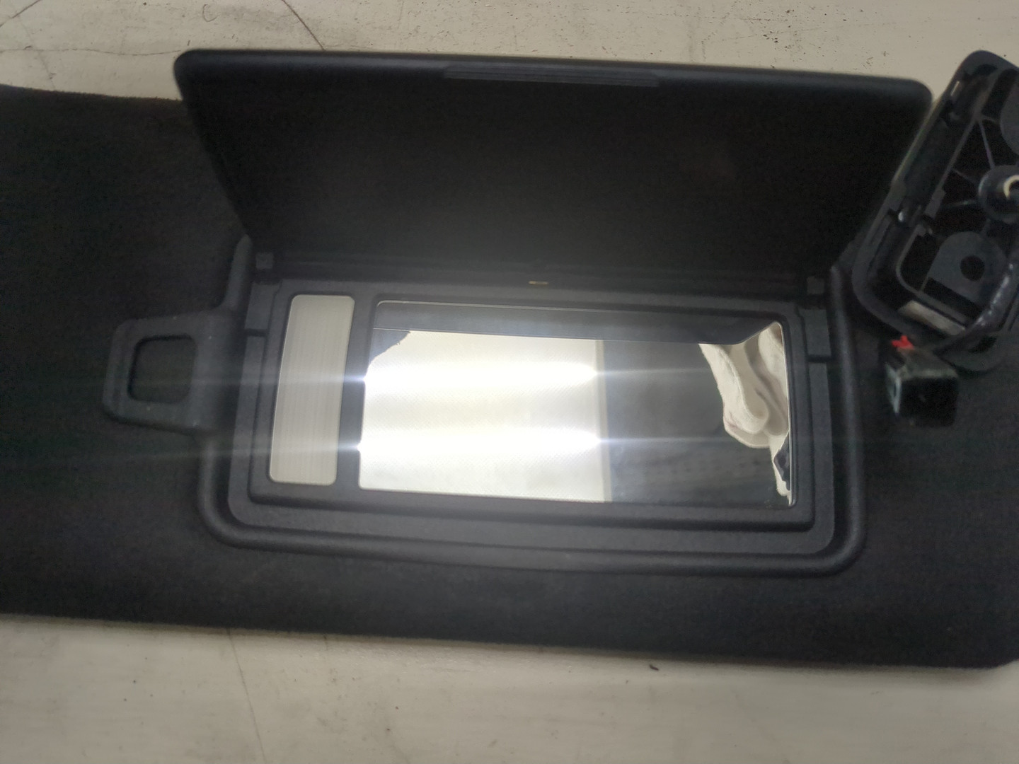 Козырек солнцезащитный