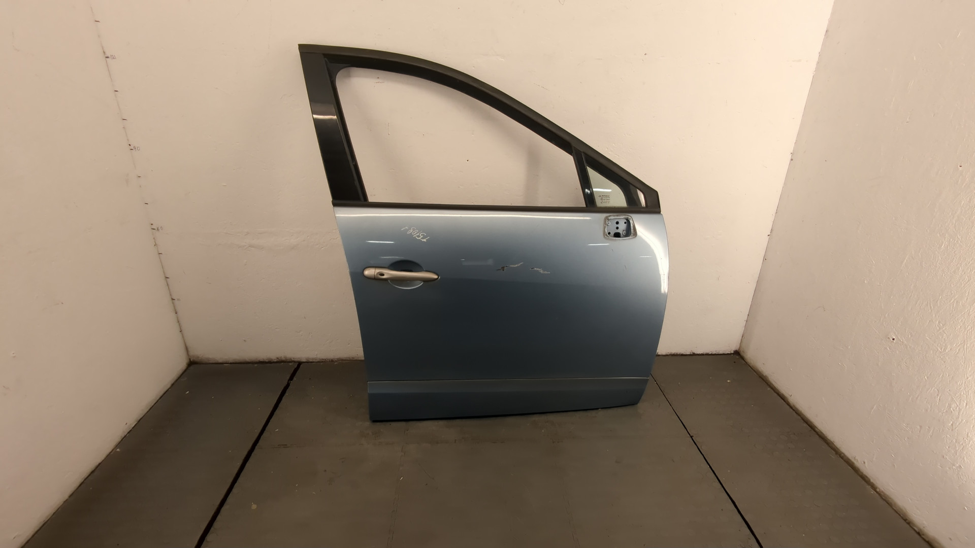 Дверь передняя правая