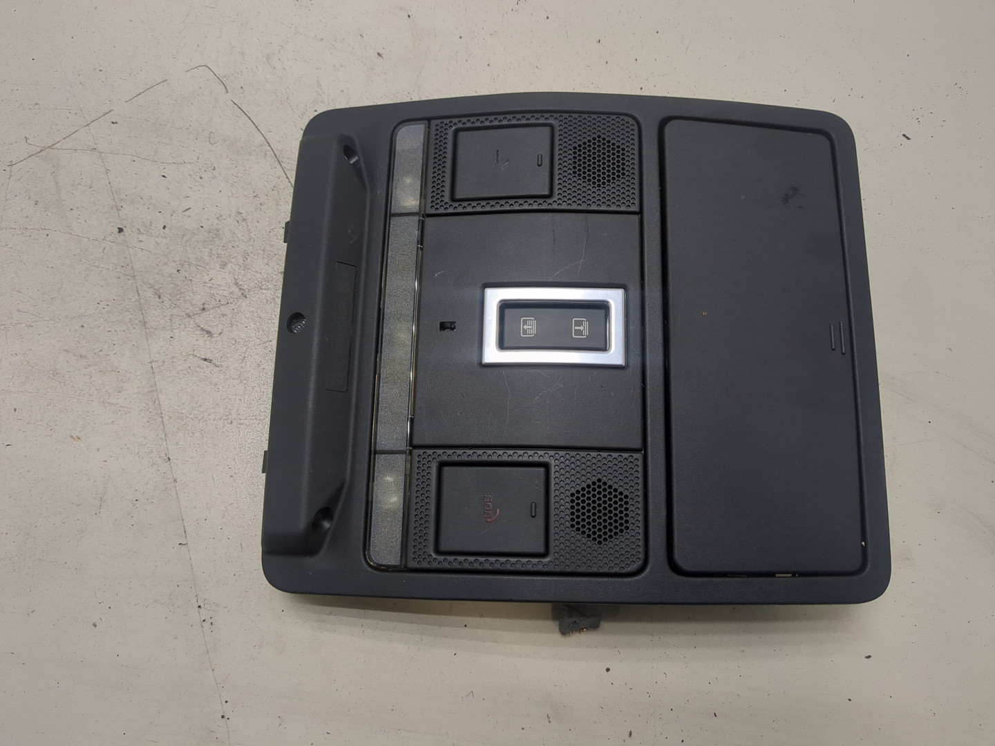 Плафон салонный