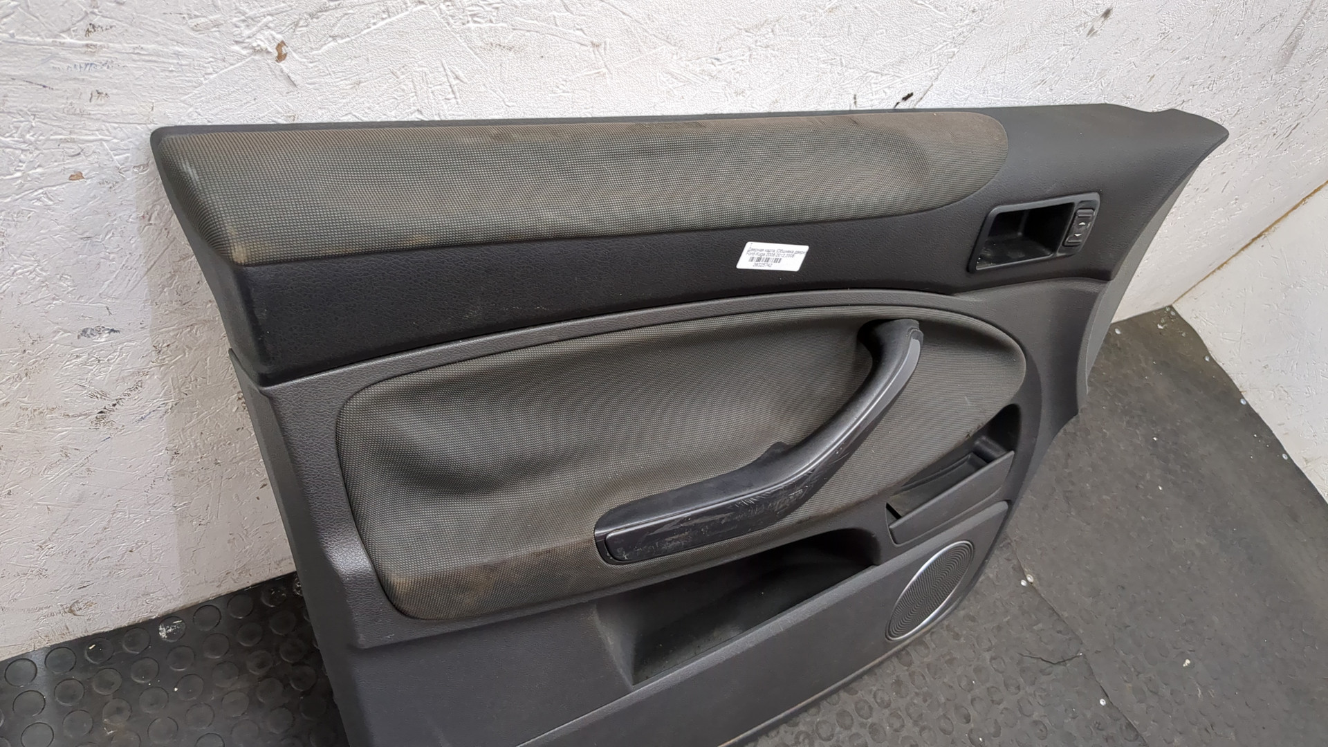 Обшивка двери передней левой