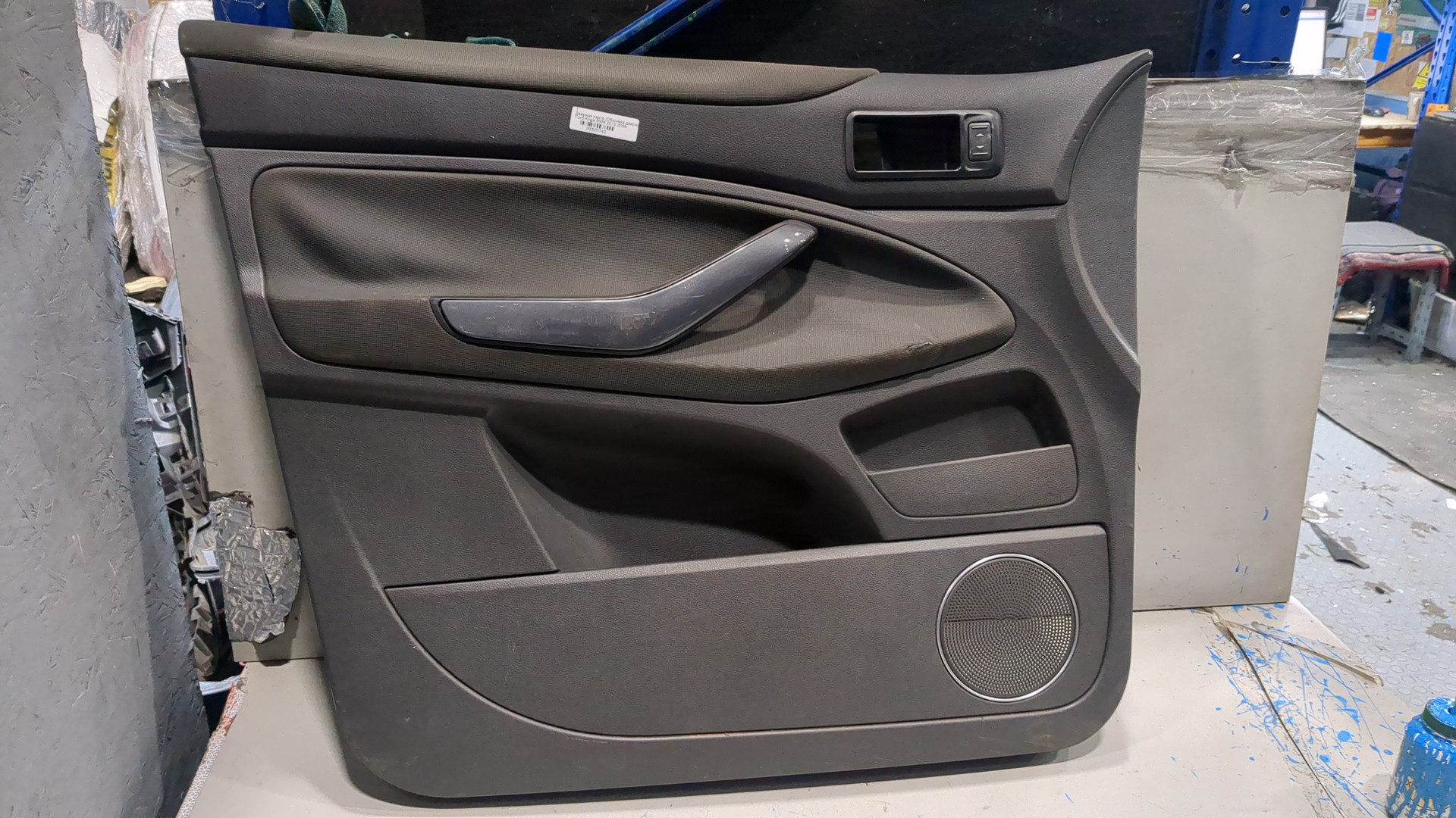 Обшивка двери передней левой