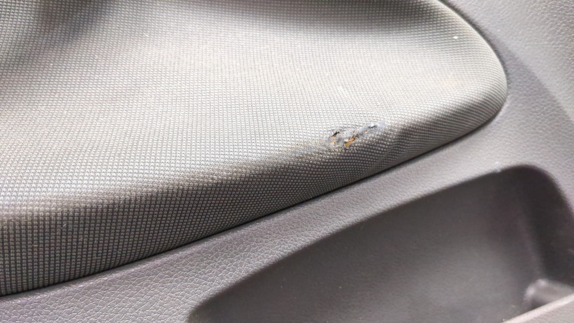 Обшивка двери передней левой