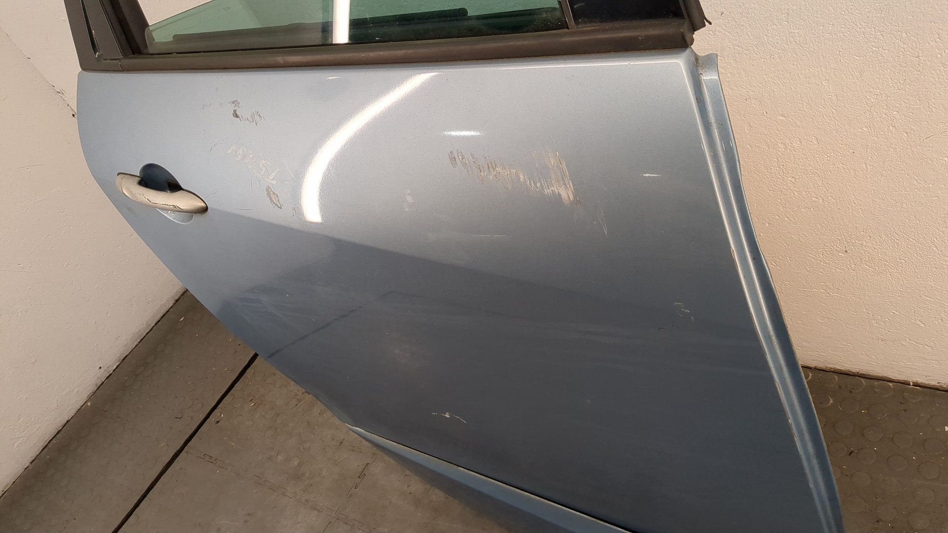 Дверь задняя правая