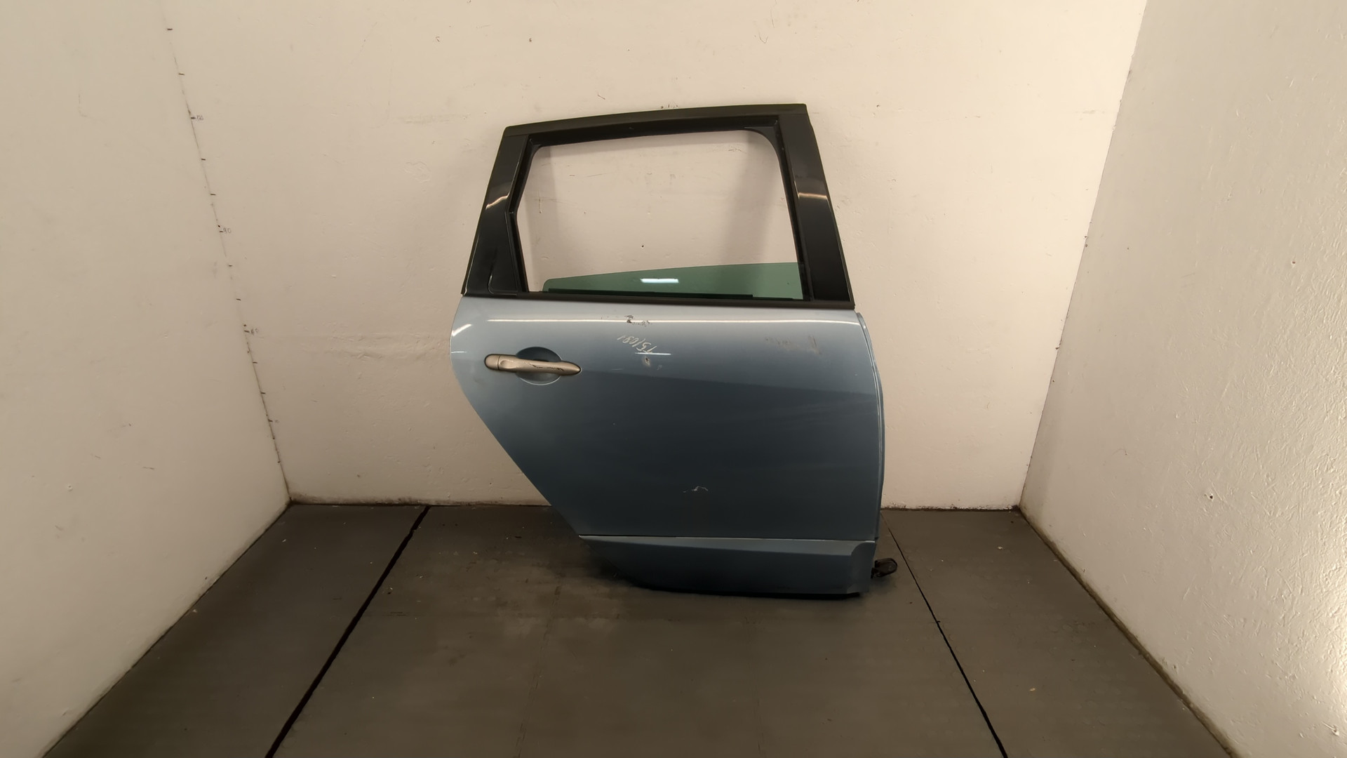 Дверь задняя правая