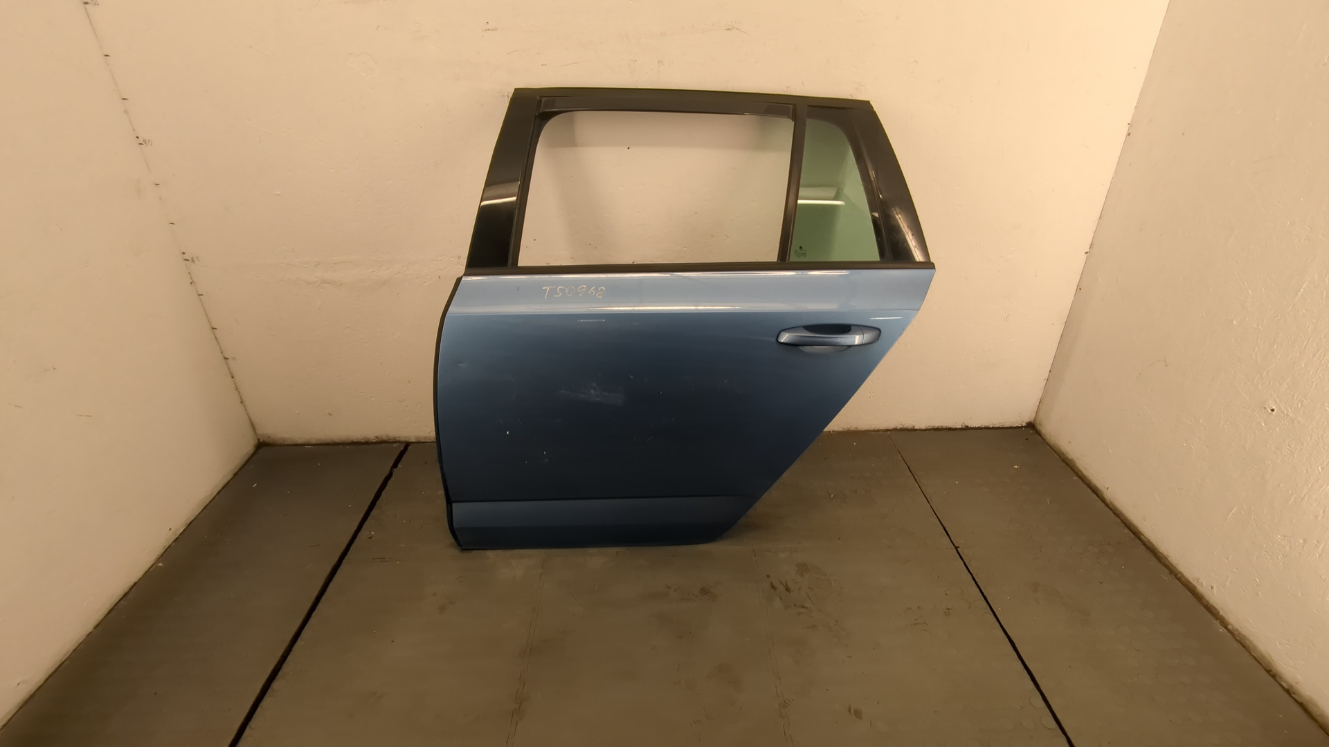 Дверь задняя левая