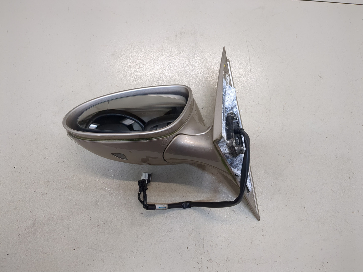 Зеркало левое электрическое