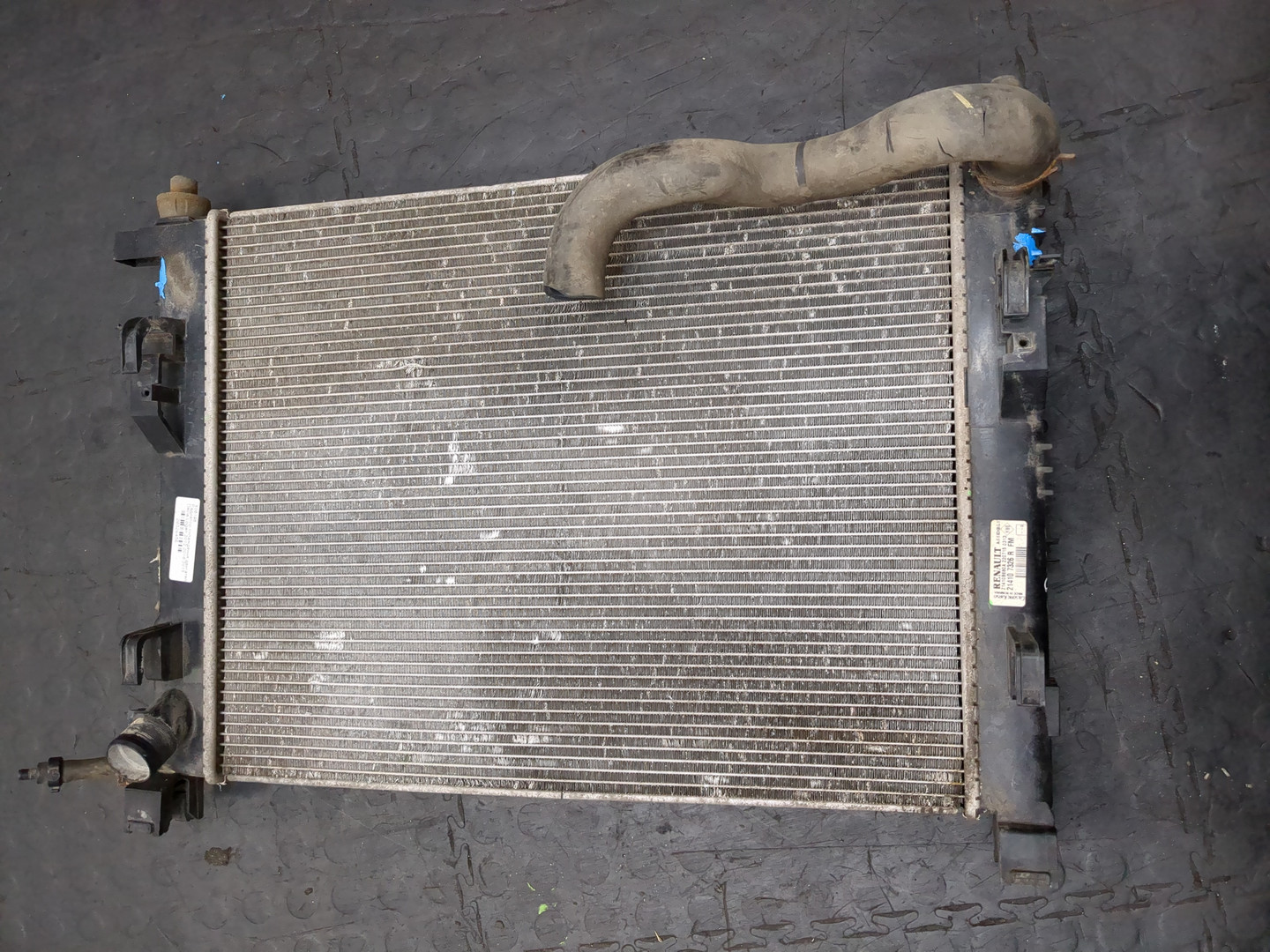 Радиатор охлаждения двигателя основной