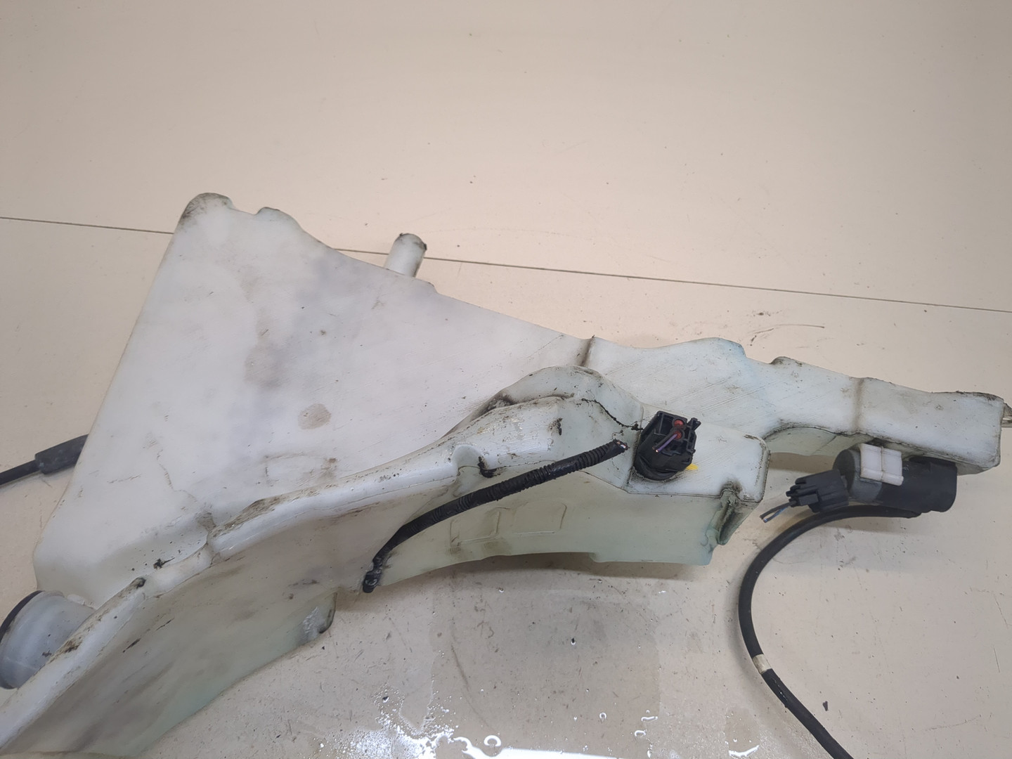 Бачок омывателя лобового стекла